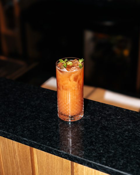 cocktail coloré sur un bar Osteria Lume